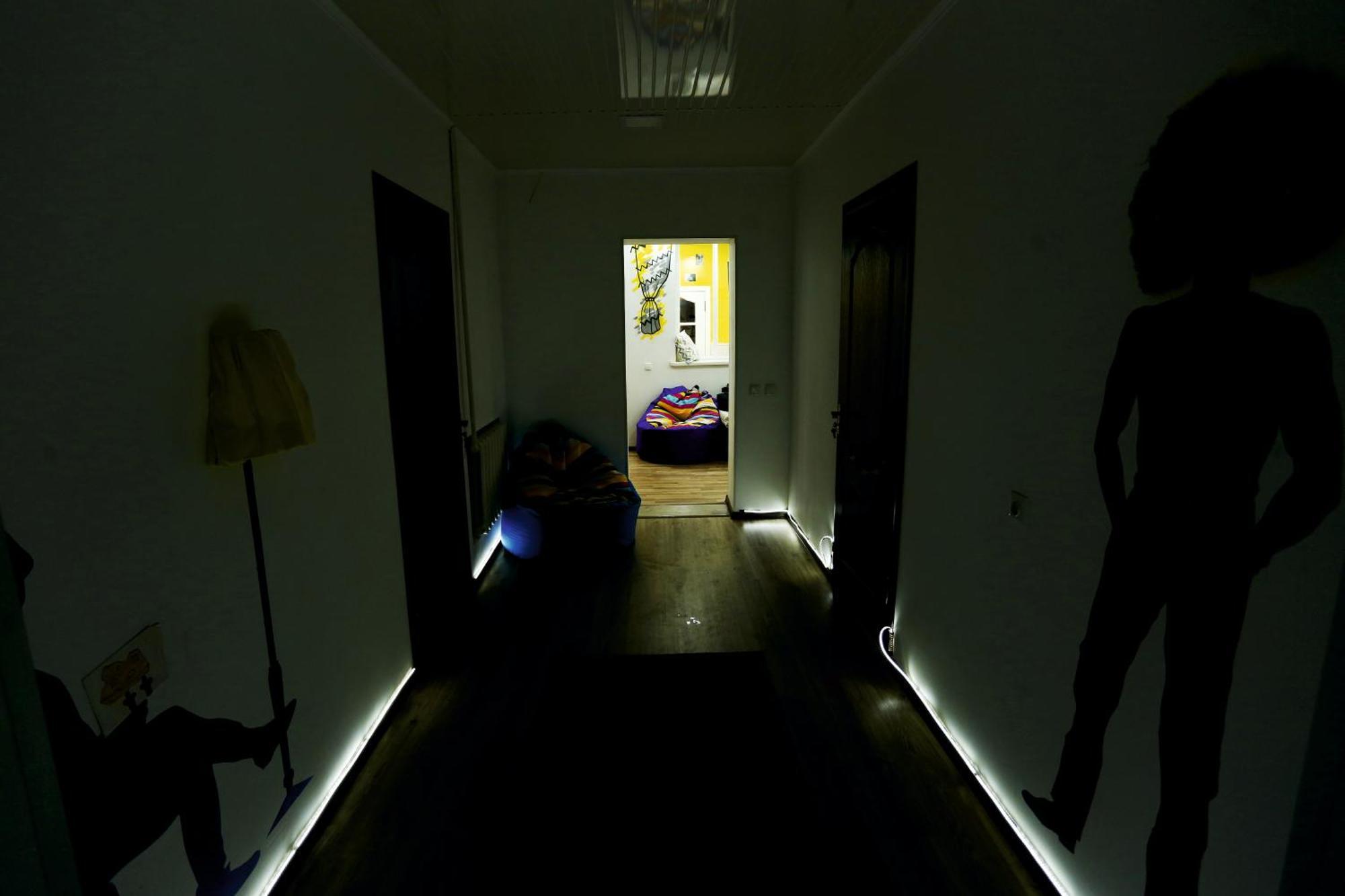 Interhouse Karakol Hostel Buitenkant foto