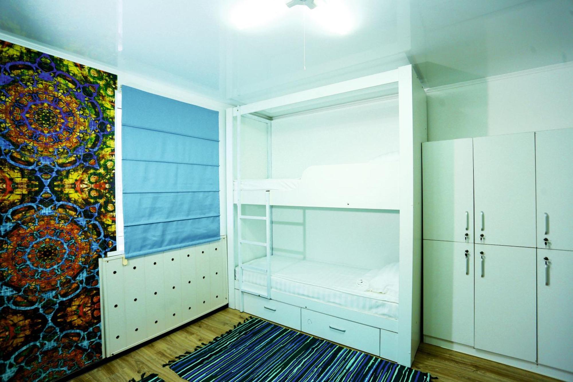 Interhouse Karakol Hostel Buitenkant foto