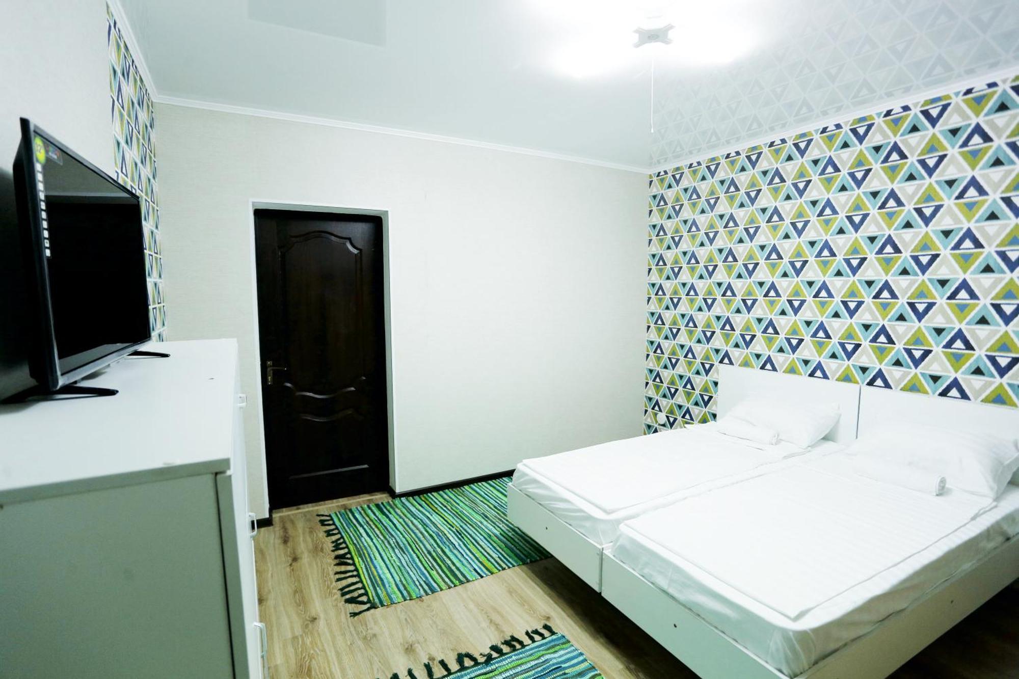 Interhouse Karakol Hostel Buitenkant foto