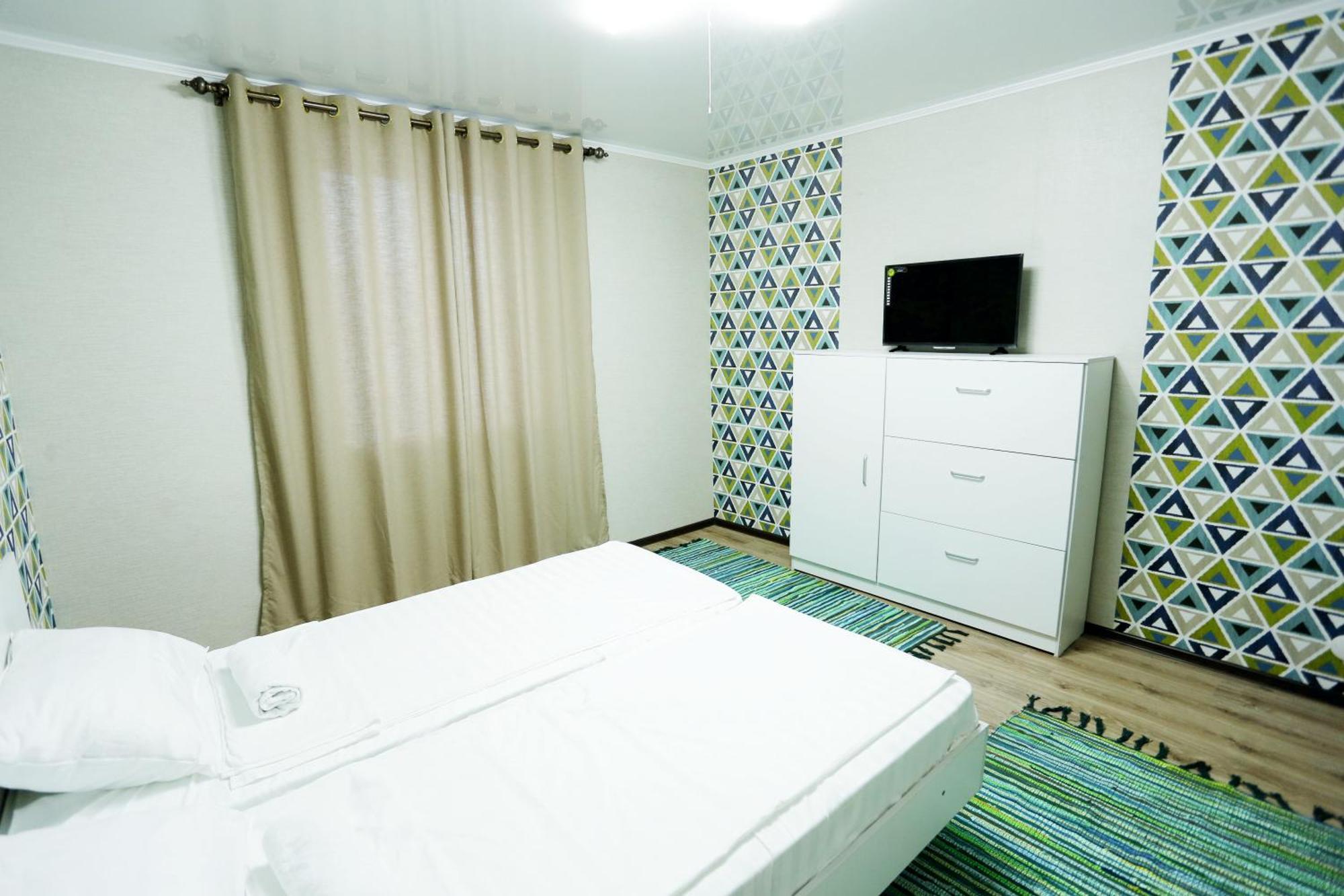 Interhouse Karakol Hostel Buitenkant foto