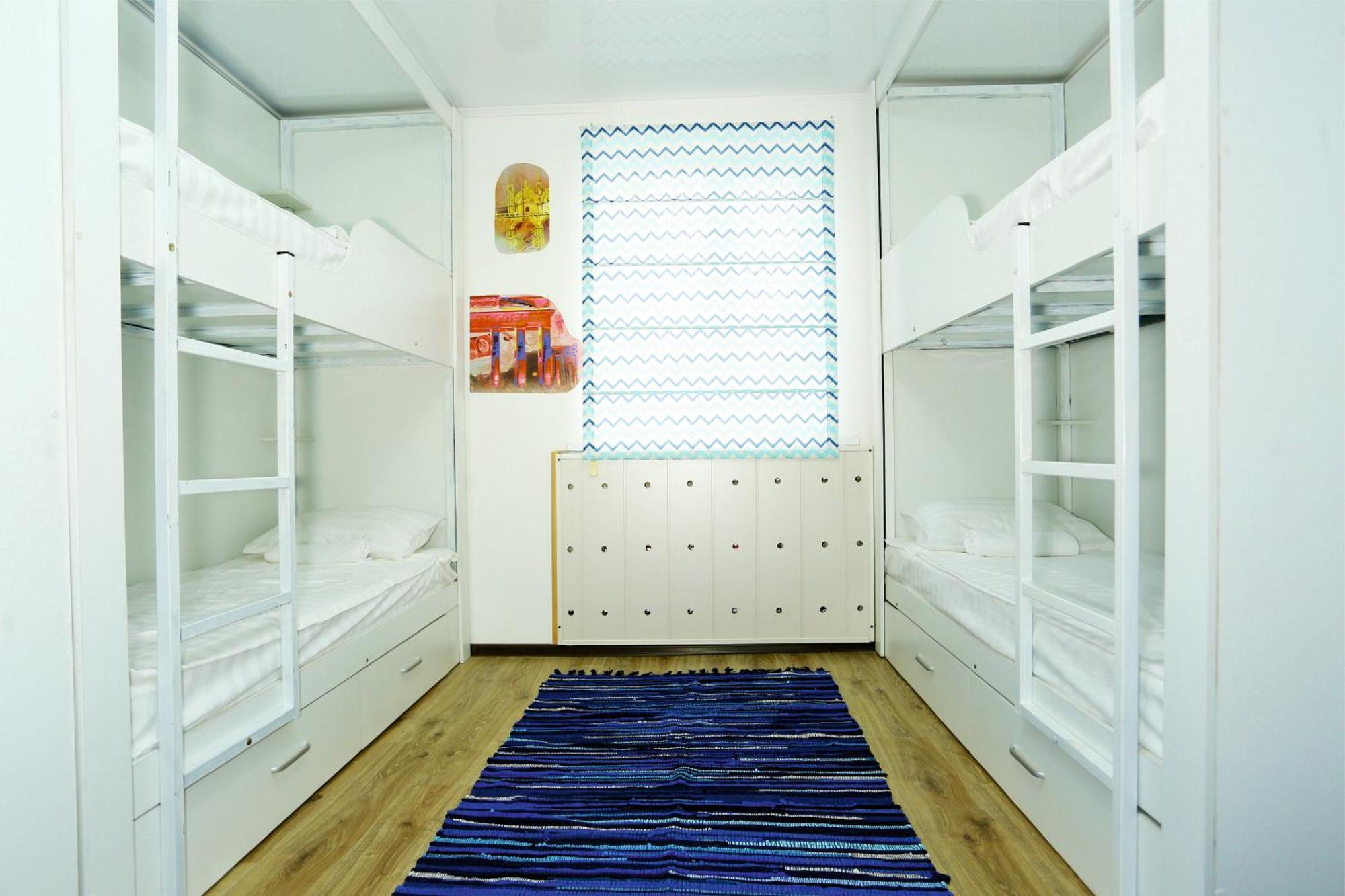 Interhouse Karakol Hostel Buitenkant foto