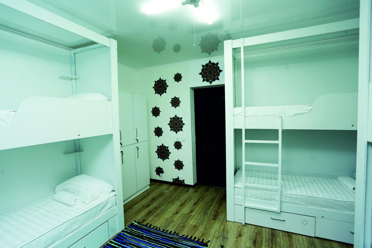 Interhouse Karakol Hostel Buitenkant foto