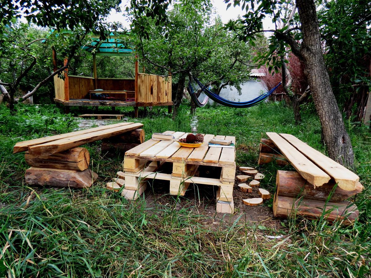 Interhouse Karakol Hostel Buitenkant foto