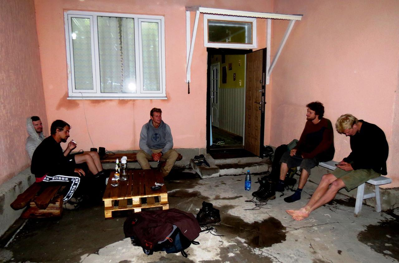 Interhouse Karakol Hostel Buitenkant foto