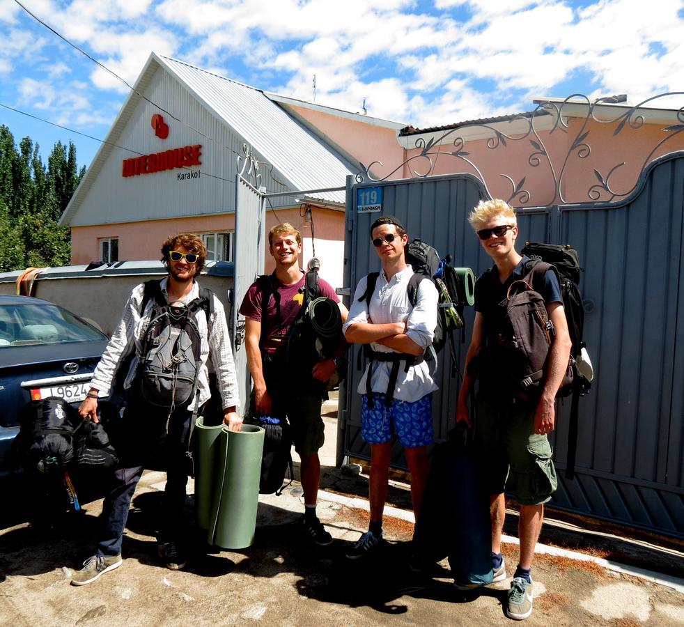 Interhouse Karakol Hostel Buitenkant foto