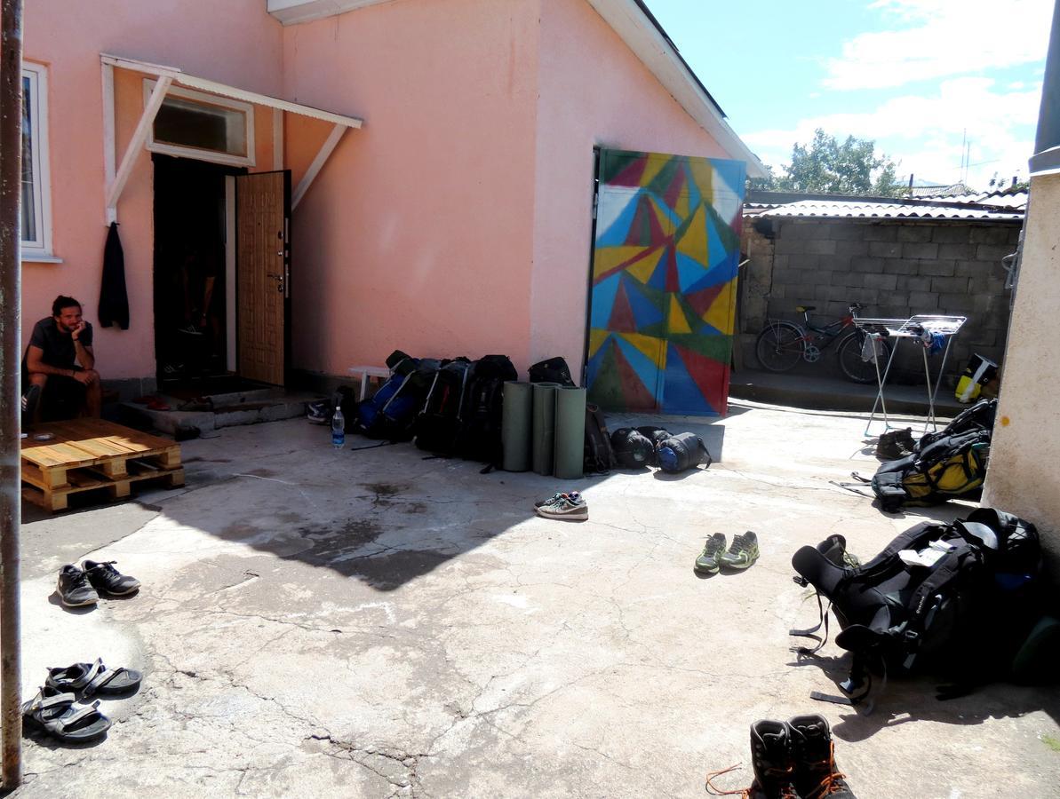 Interhouse Karakol Hostel Buitenkant foto